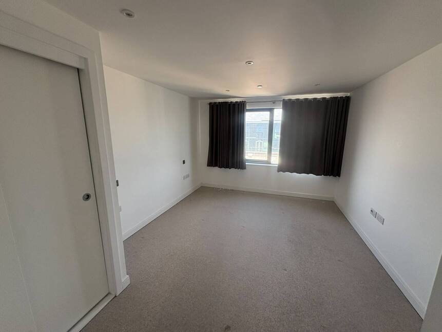 Flat Canute Road in Southampton