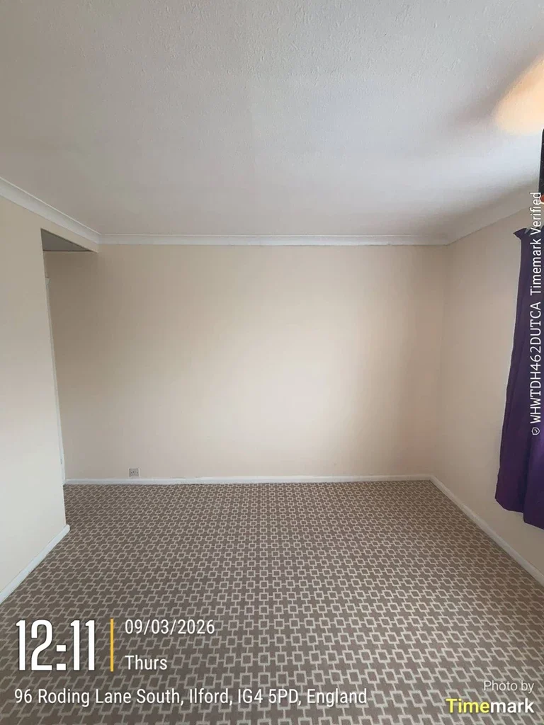 Room Cannon Street Road in Greater London