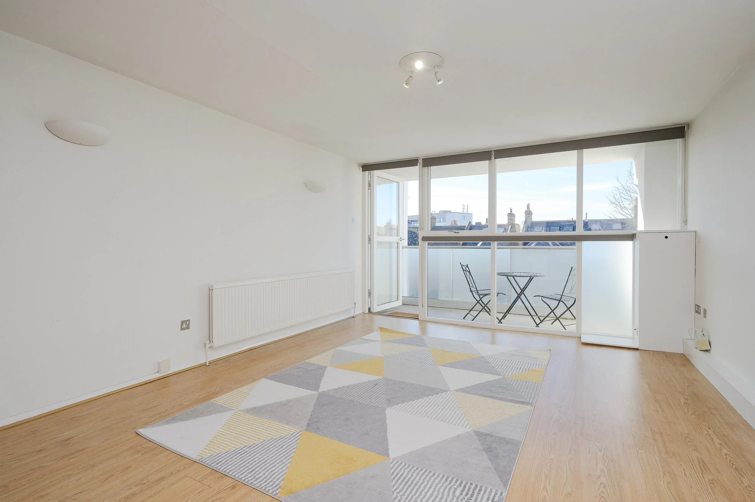 Flat Lambton Road in Greater London