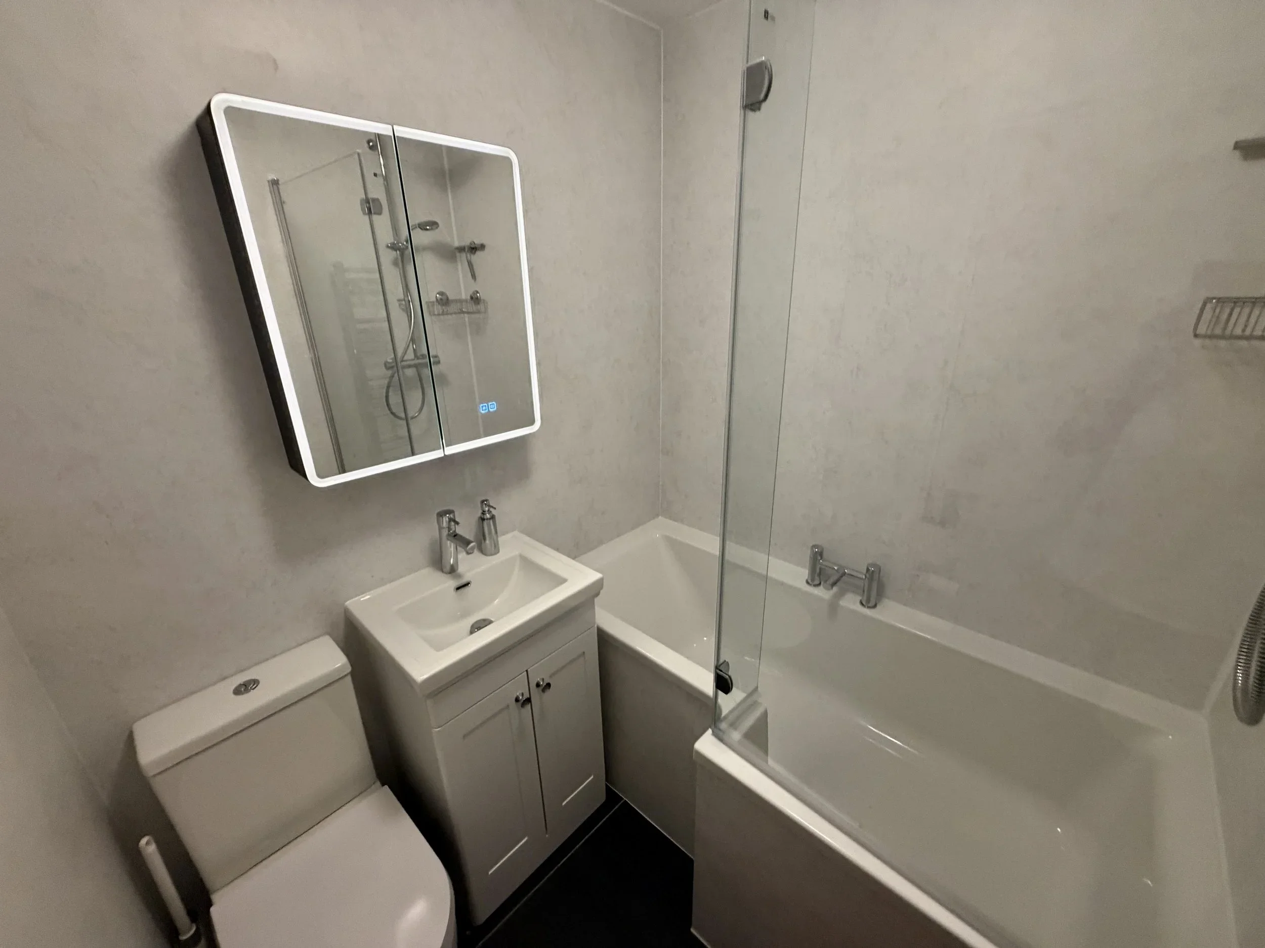 Flat Lambton Road in Greater London