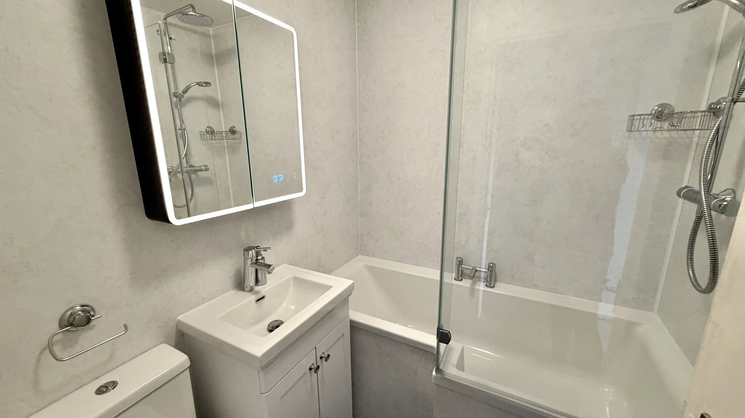 Flat Lambton Road in Greater London