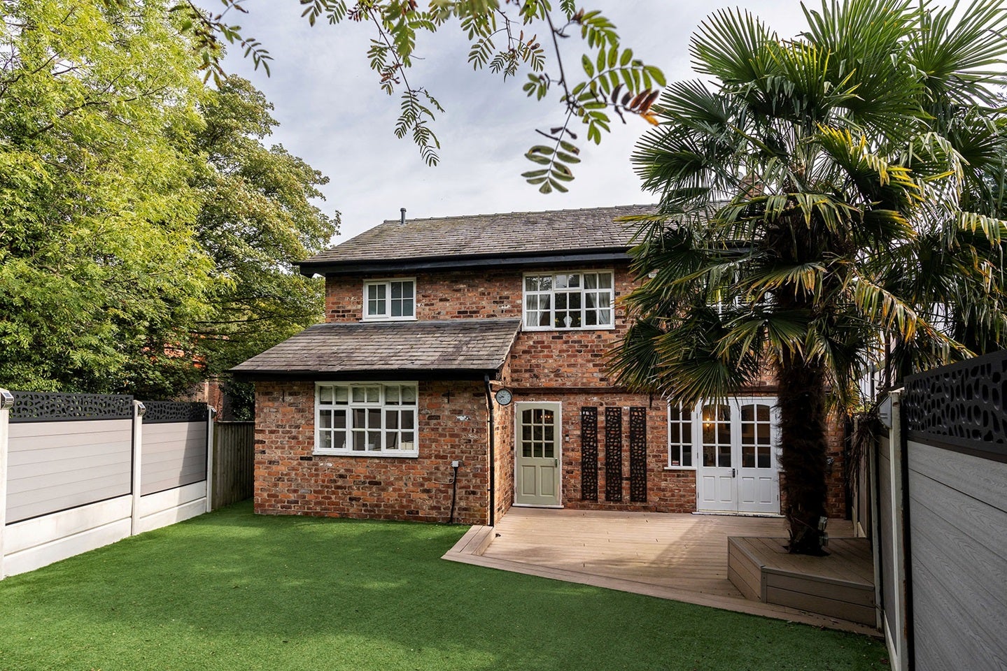 House Manchester Road in Cheadle
