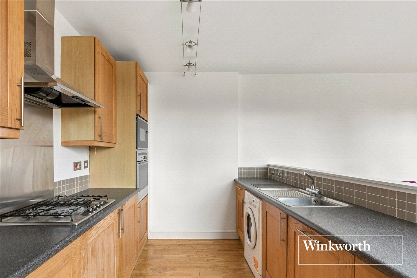 Flat Crescent Rise in Greater London