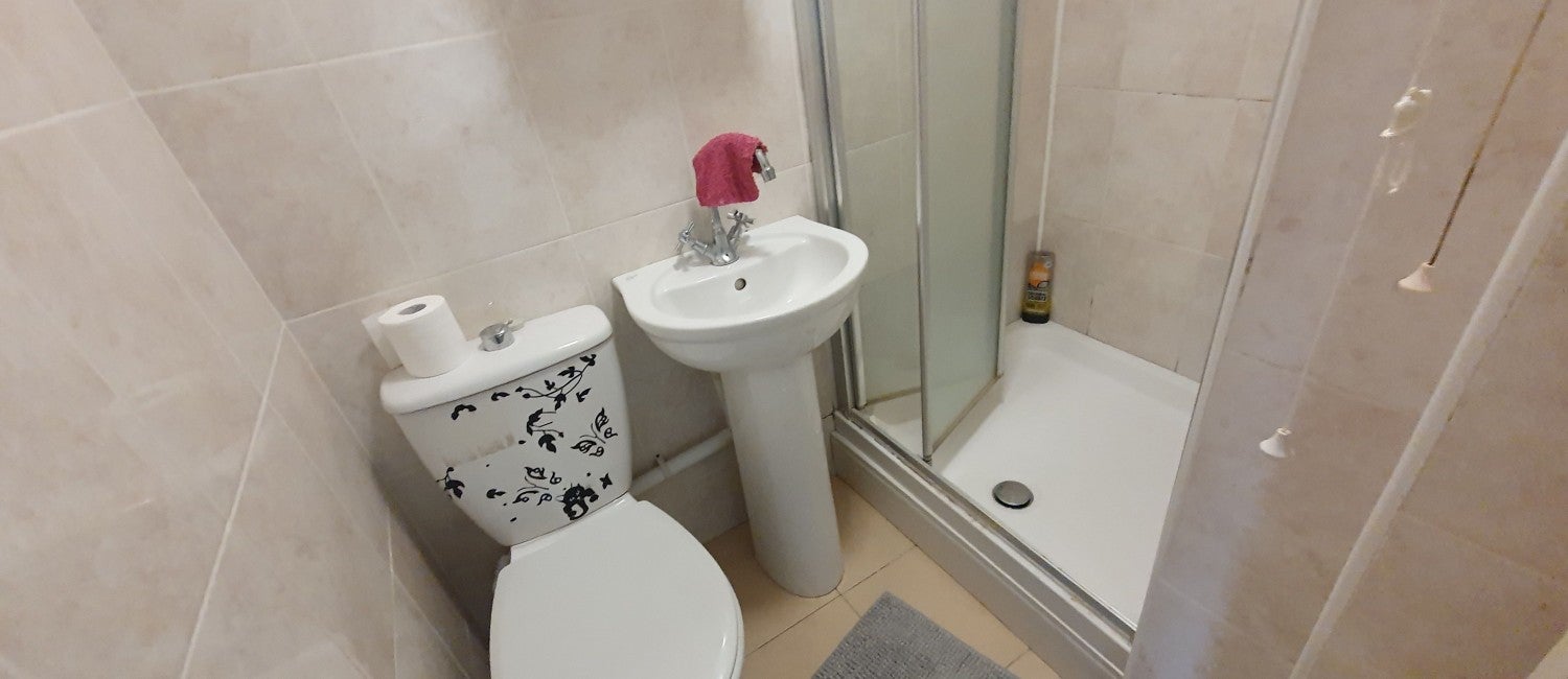 Flat West Luton Place in Cardiff