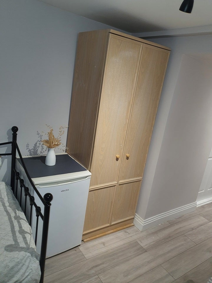 Room Prestwick Road in Watford
