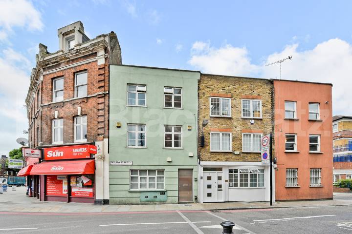 Flat Borough High Street in Greater London
