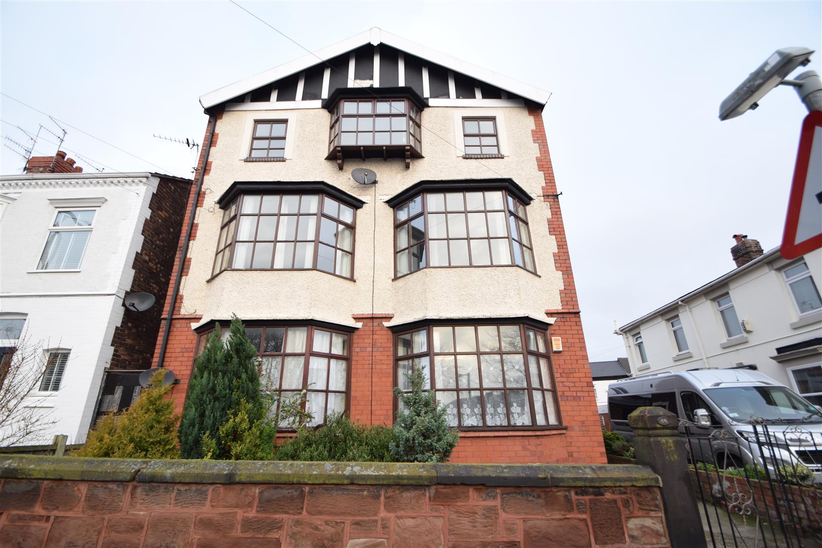 Flat Prenton Road West in Birkenhead