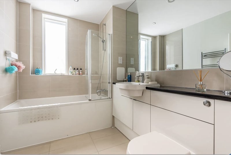 Flat Alvey Street in Greater London