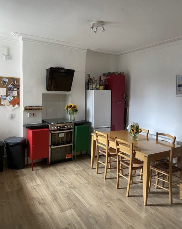 Room Elmfield Road in Greater London