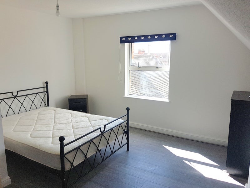 Room Chaucer Road in Bedford