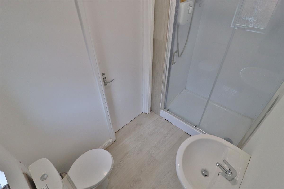Room Chaucer Road in Bedford