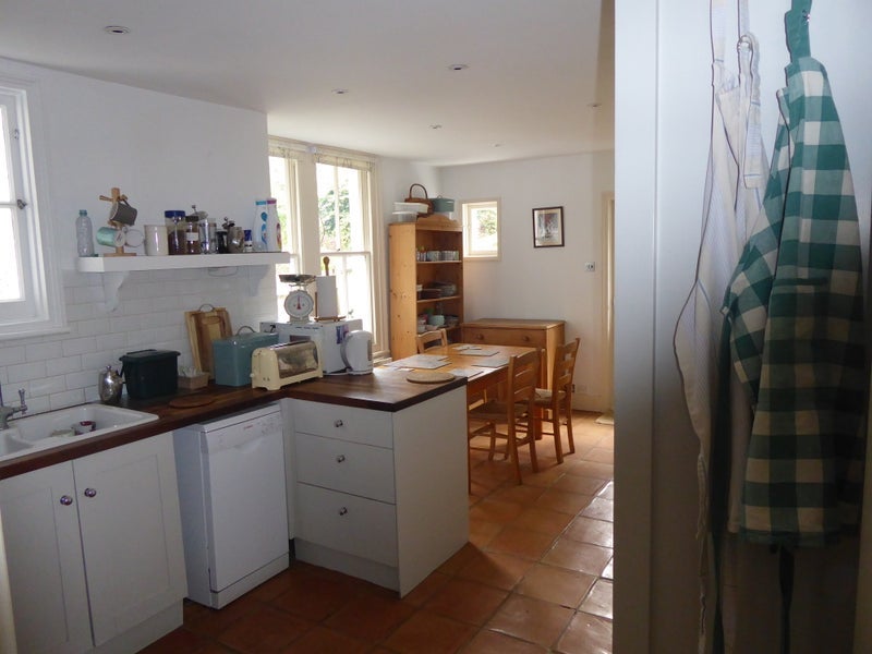 Room Guernsey Grove in Greater London