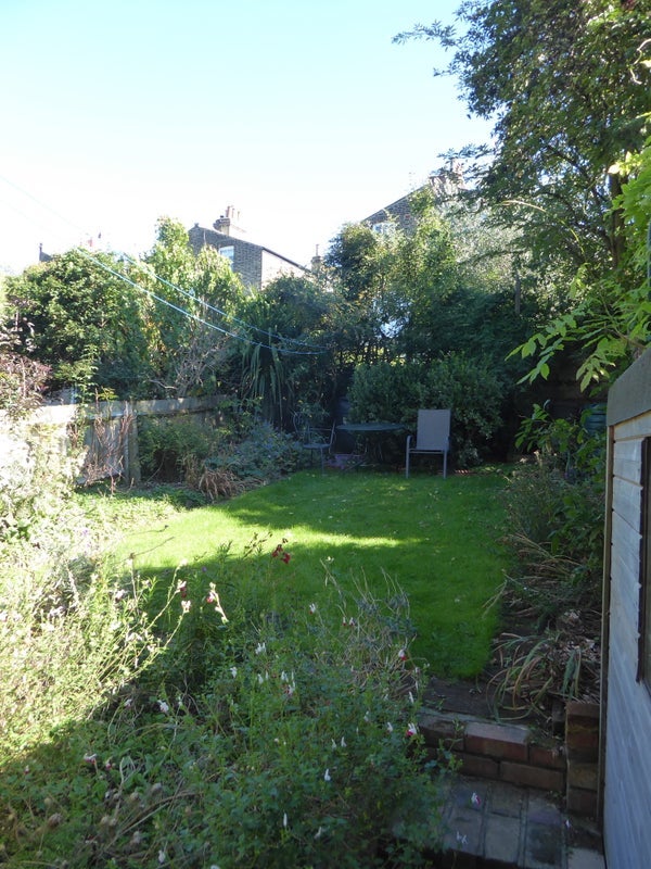 Room Guernsey Grove in Greater London