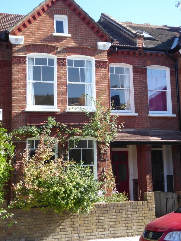 Room Guernsey Grove in Greater London