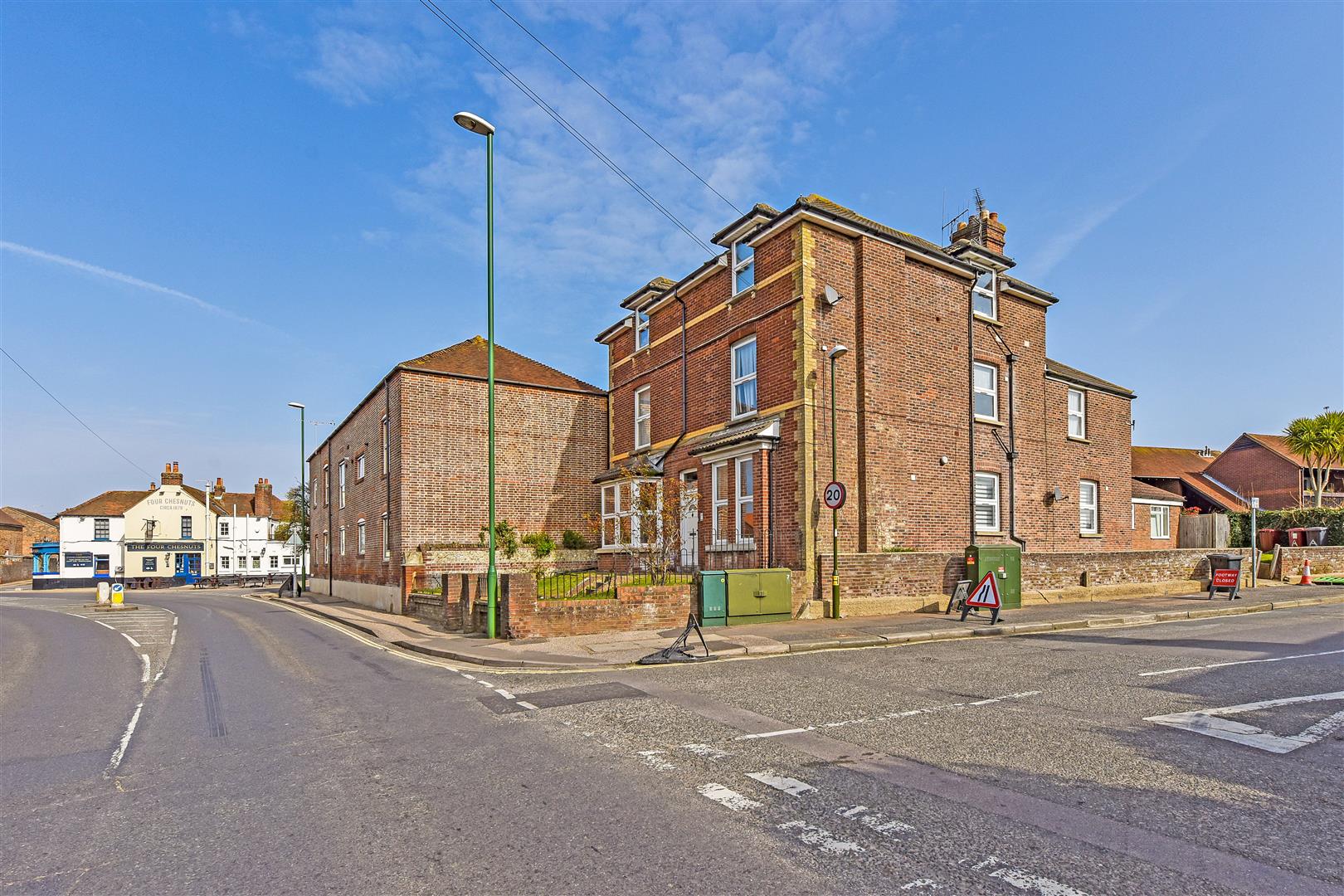 Flat Pound Farm Road in Chichester