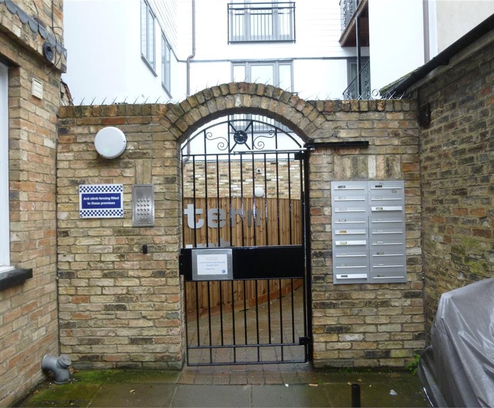 Flat Market Street in South Cambridgeshire