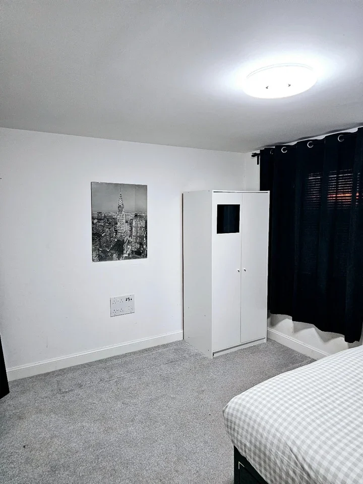 Room Wheeler Close in Burghfield