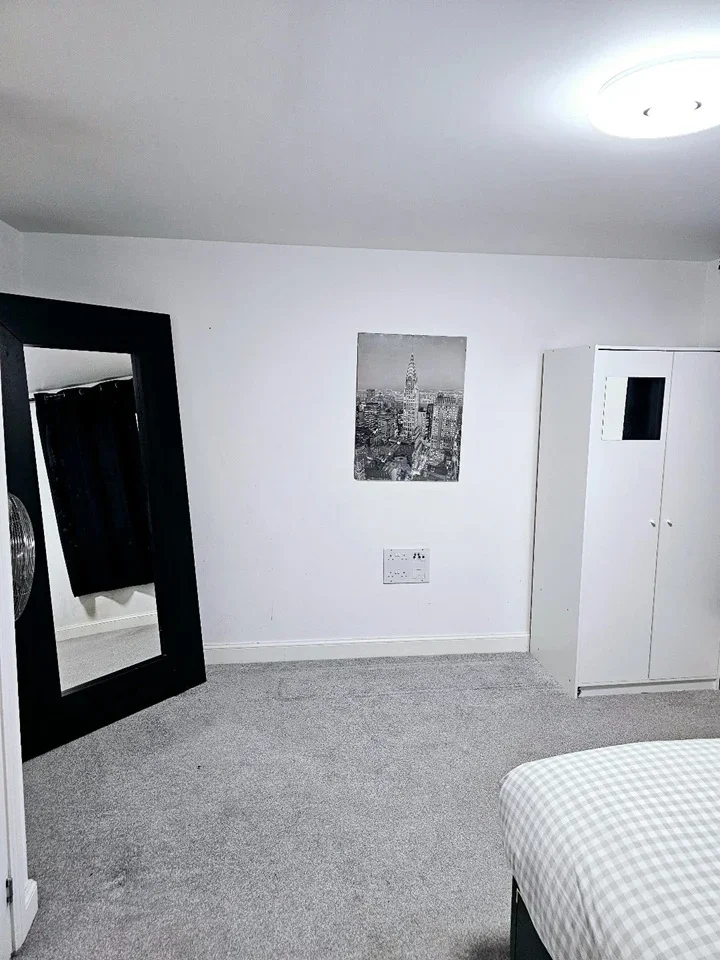 Room Wheeler Close in Burghfield