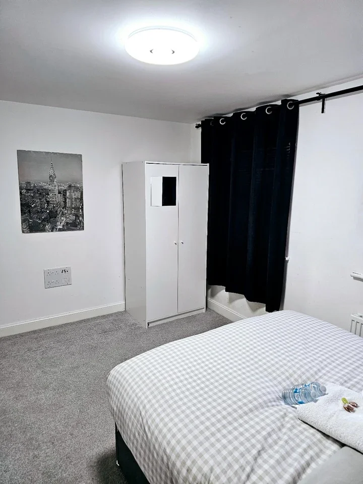 Room Wheeler Close in Burghfield