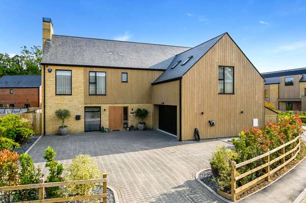 House New House Lane in Ashford