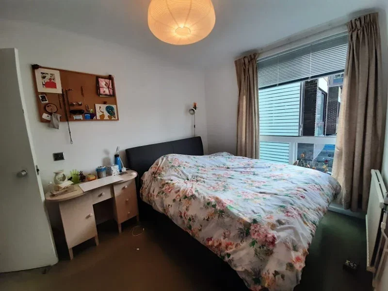 Room Vicarage Walk in Greater London