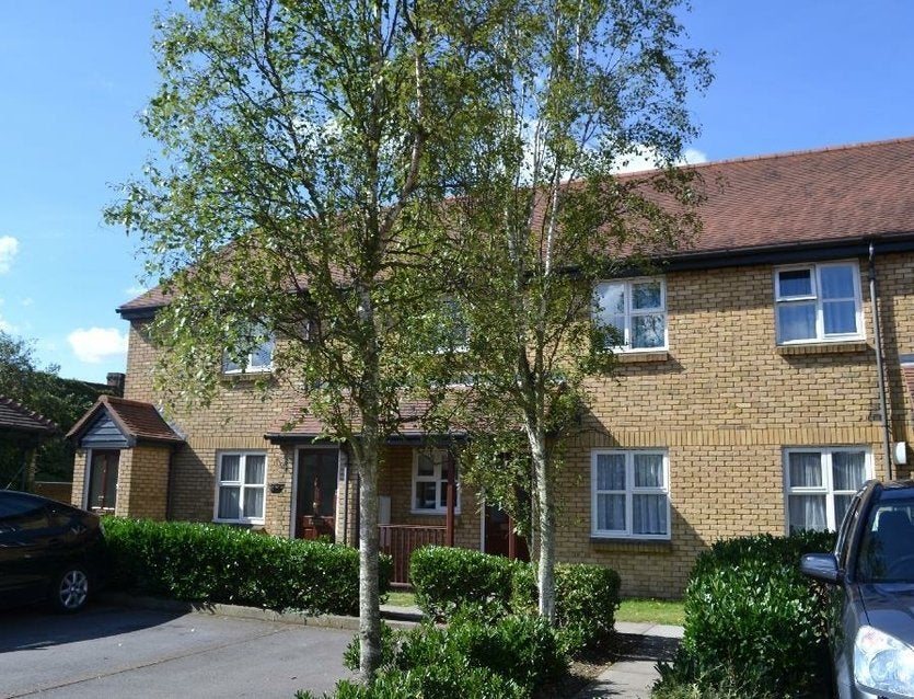 Flat Meadowlea Close in Greater London