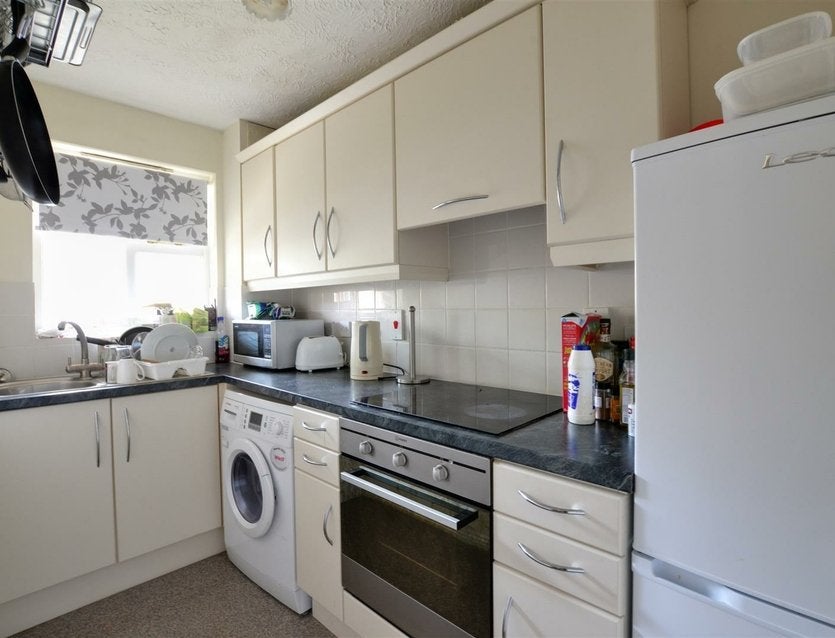 Flat Meadowlea Close in Greater London