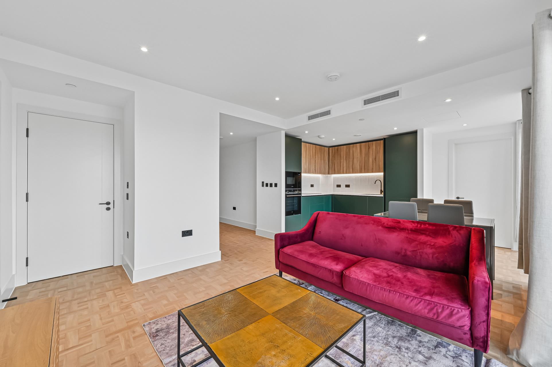 Flat Danvers Avenue in Greater London