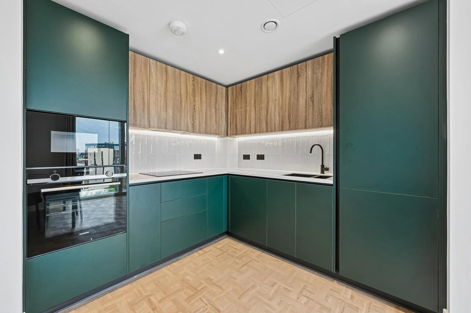 Flat Danvers Avenue in Greater London