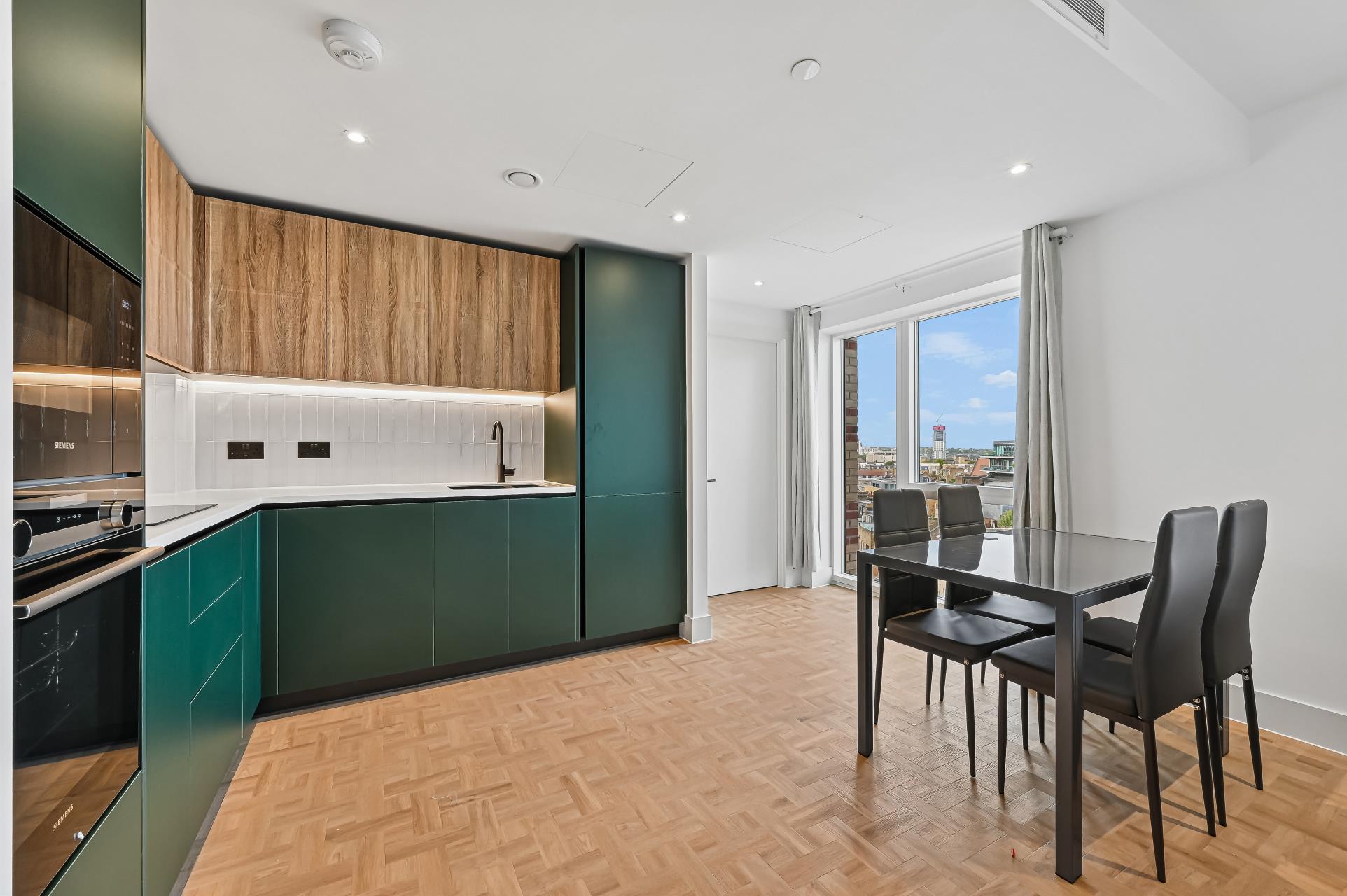Flat Danvers Avenue in Greater London