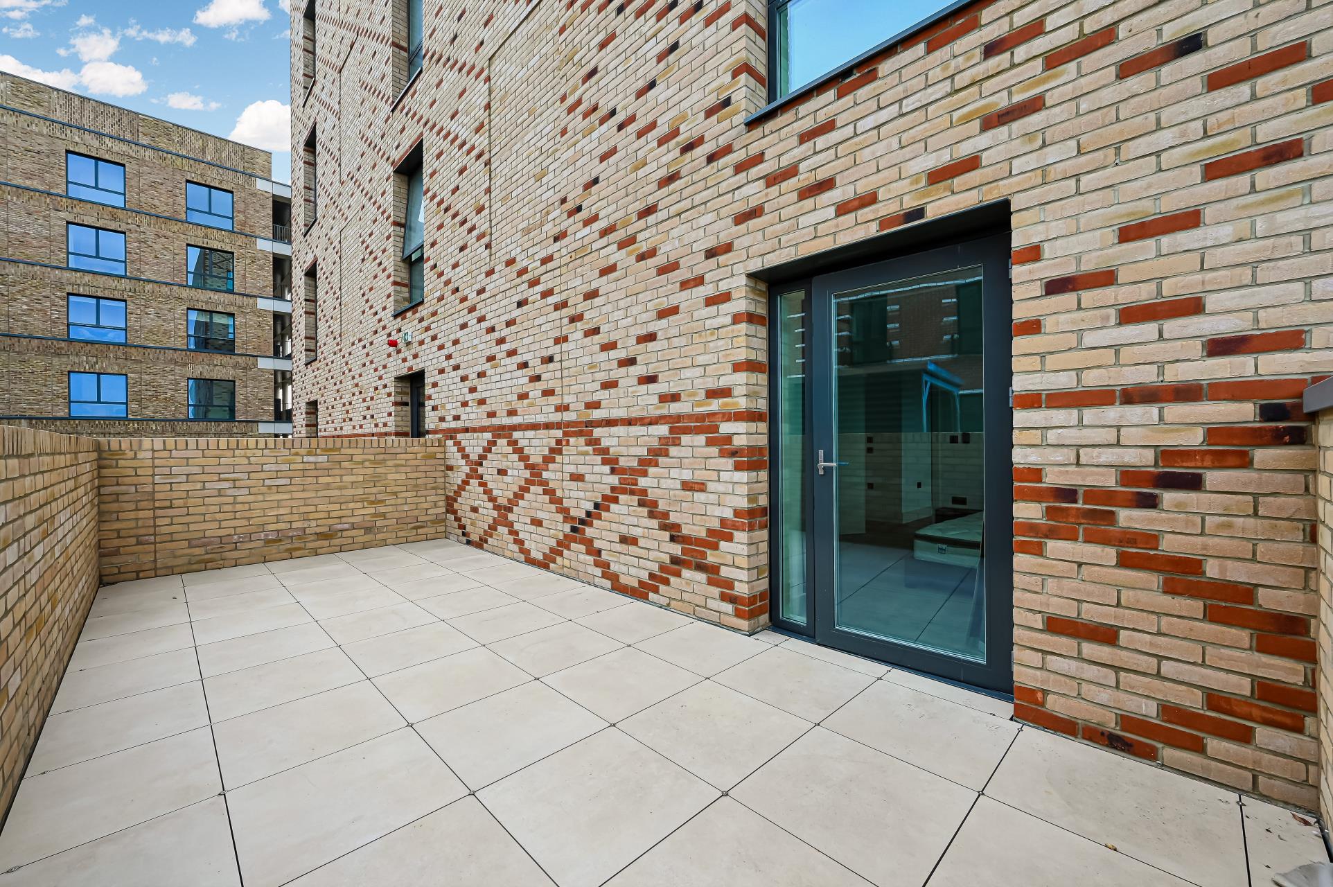 Flat Danvers Avenue in Greater London