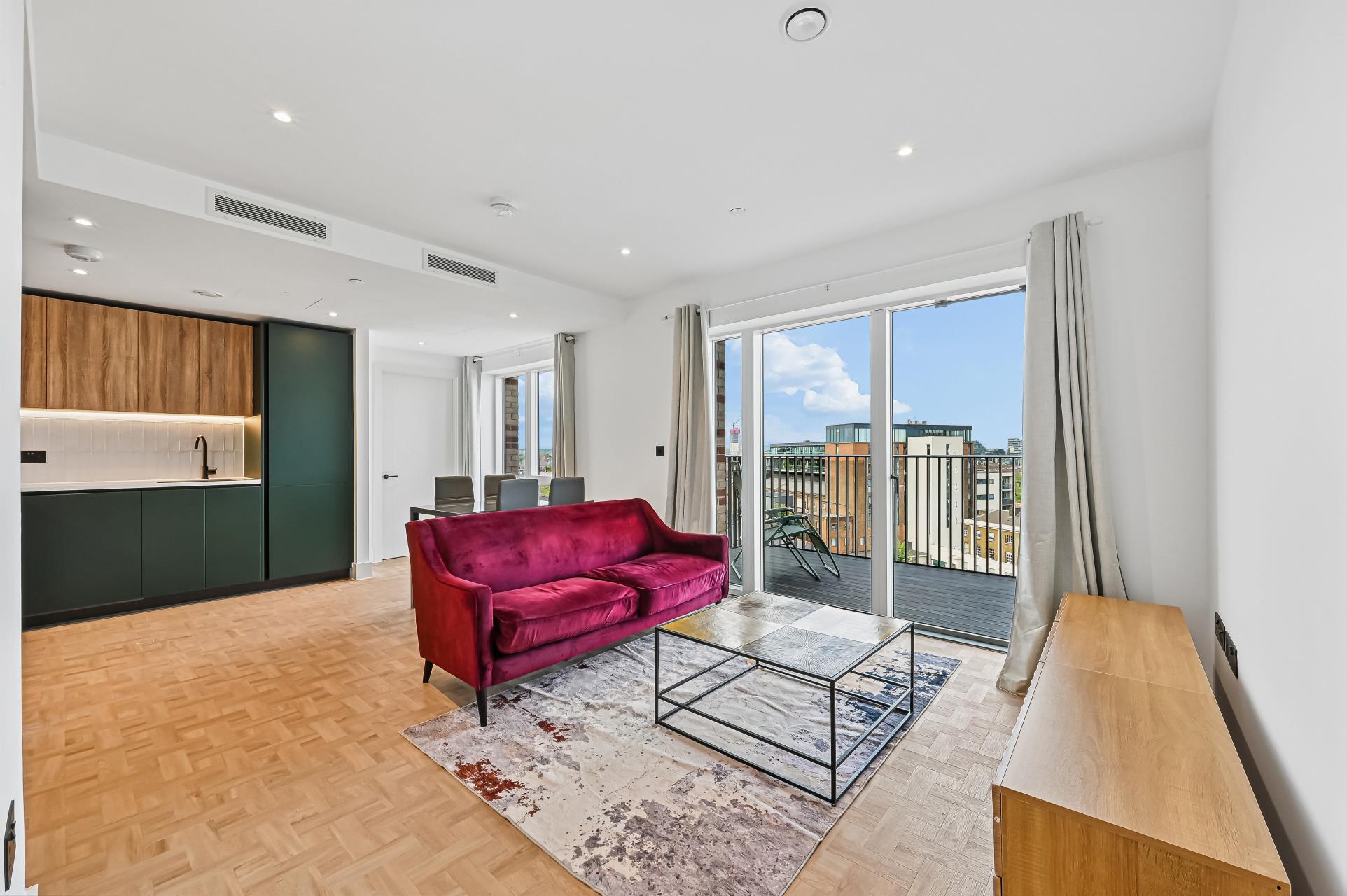 Flat Danvers Avenue in Greater London