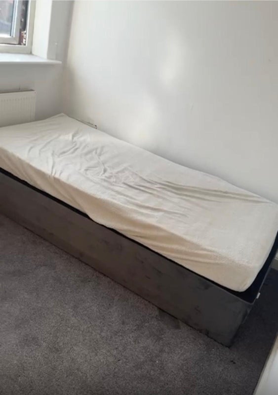 Room Driffield Street in Salford