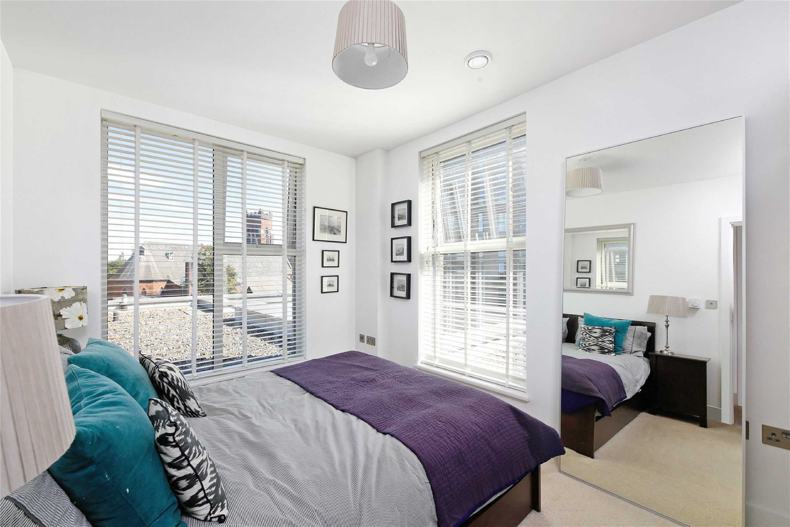 Flat Stockwell Park Road in Greater London