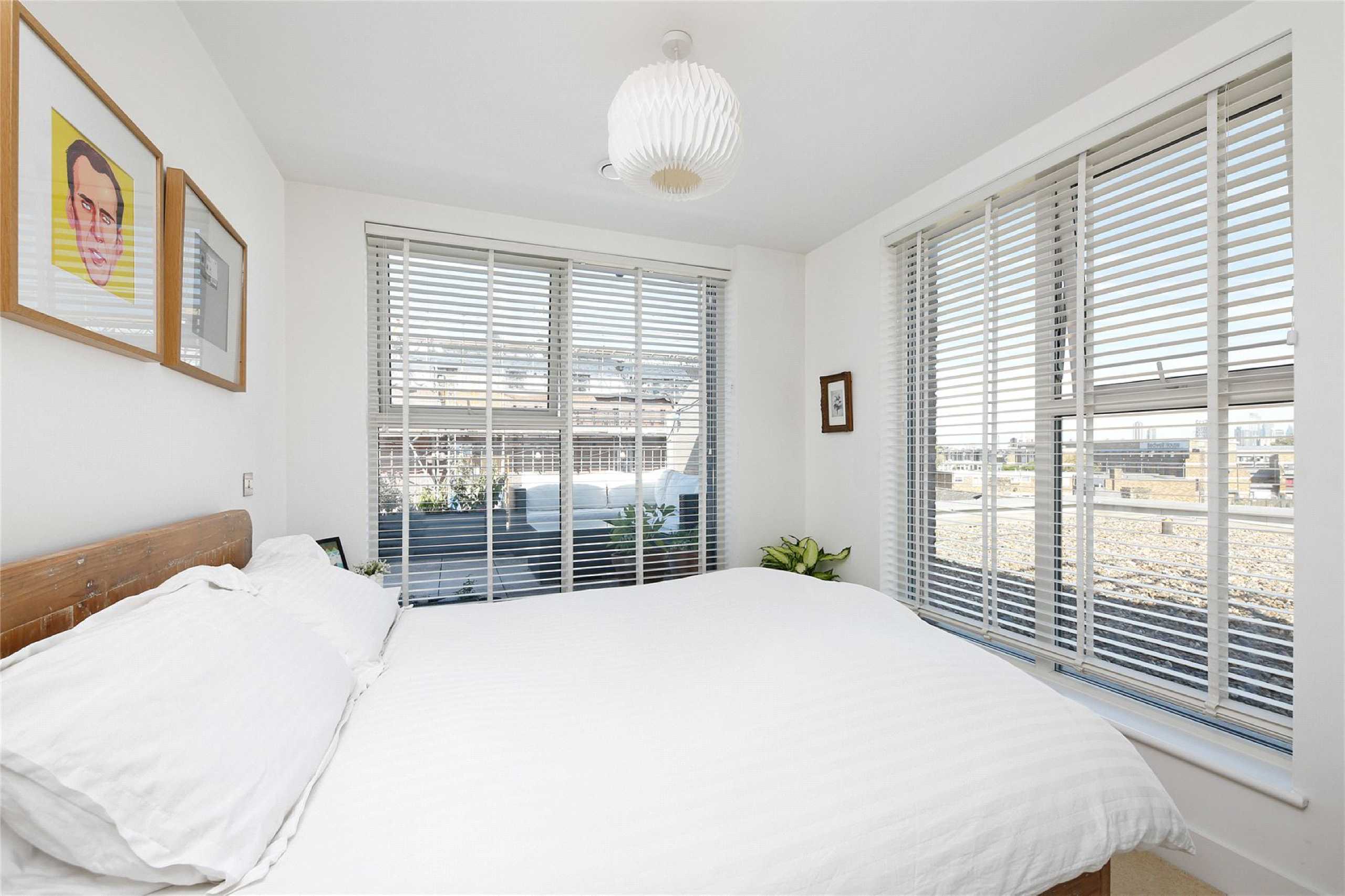 Flat Stockwell Park Road in Greater London
