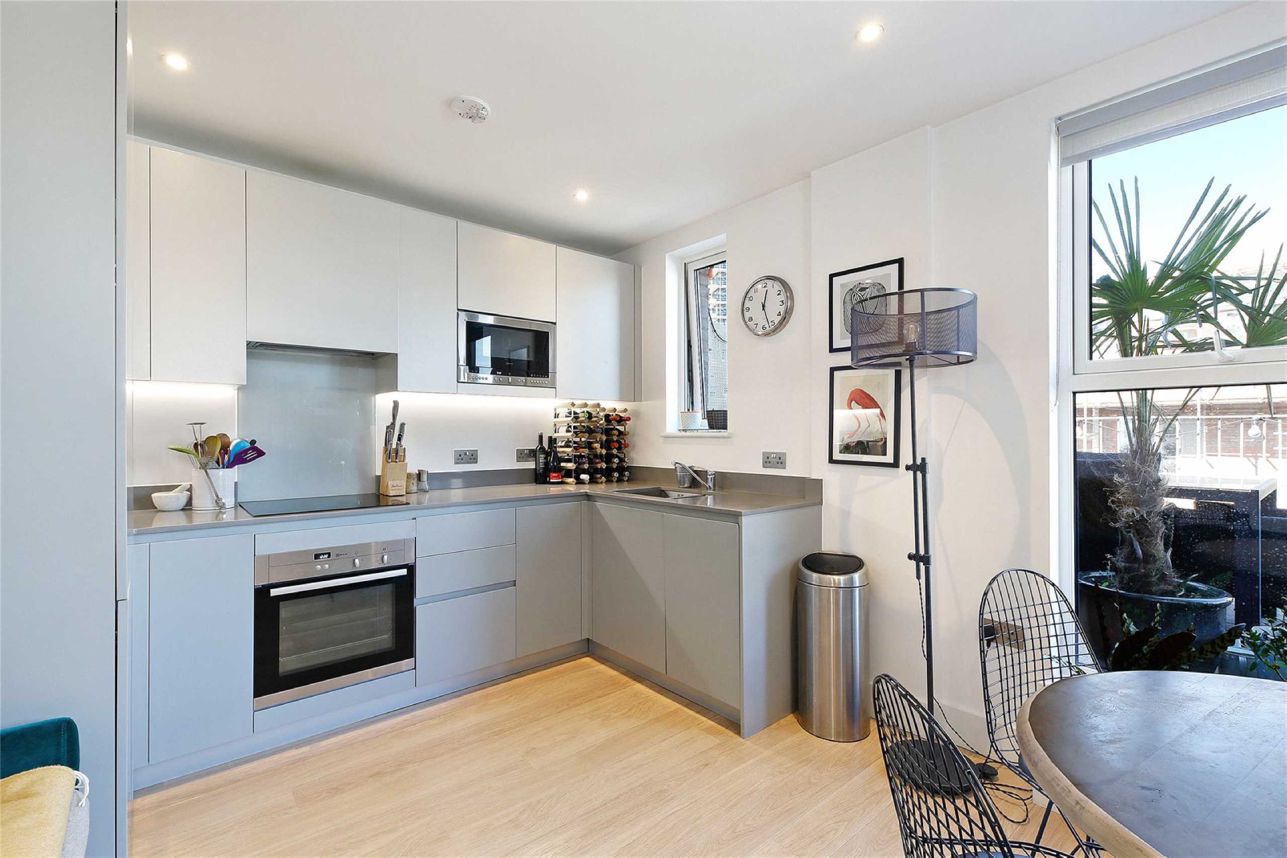 Flat Stockwell Park Road in Greater London