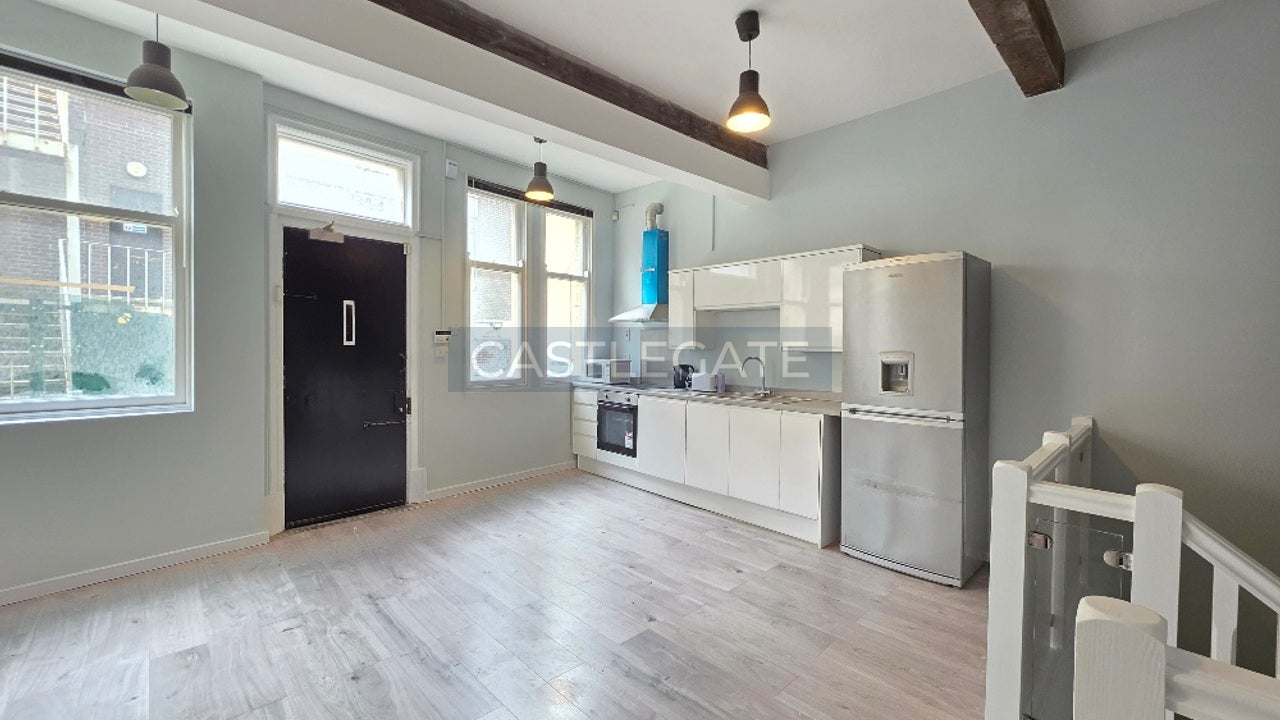 Flat Chancery Lane in Huddersfield