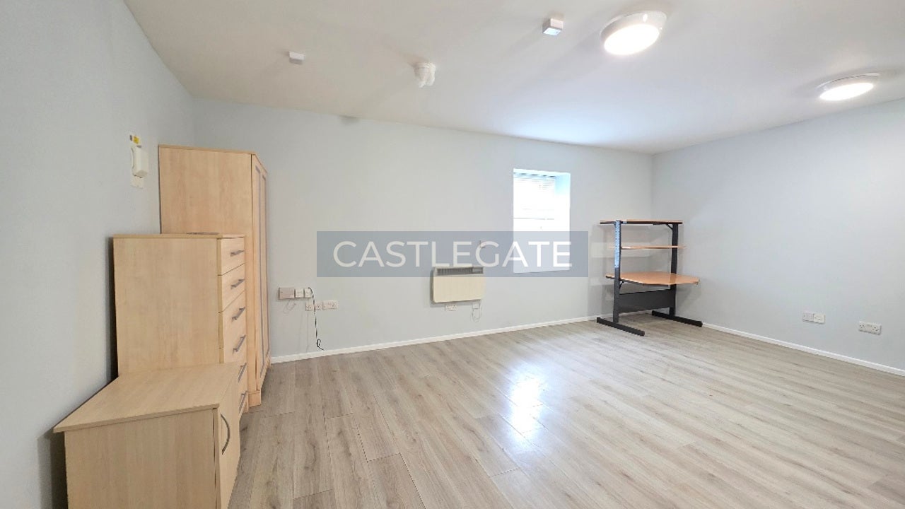 Flat Chancery Lane in Huddersfield