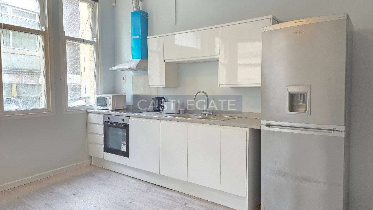 Flat Chancery Lane in Huddersfield