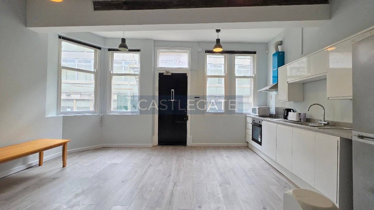 Flat Chancery Lane in Huddersfield