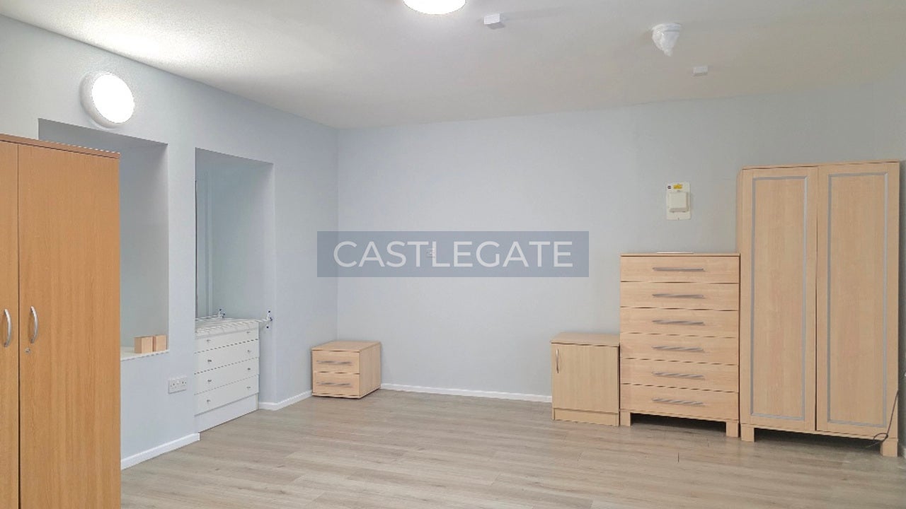 Flat Chancery Lane in Huddersfield