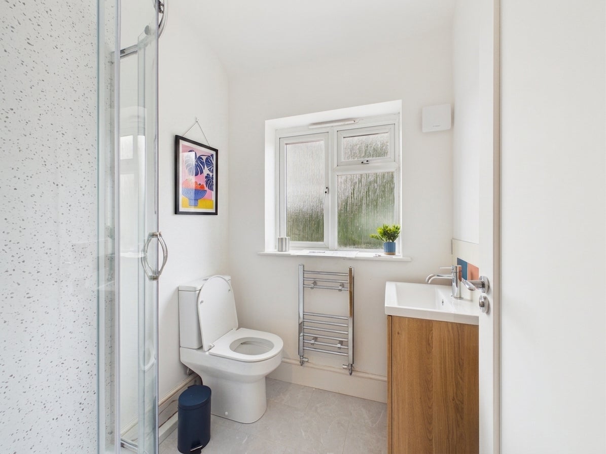 Room Tewkesbury Road in Gloucester