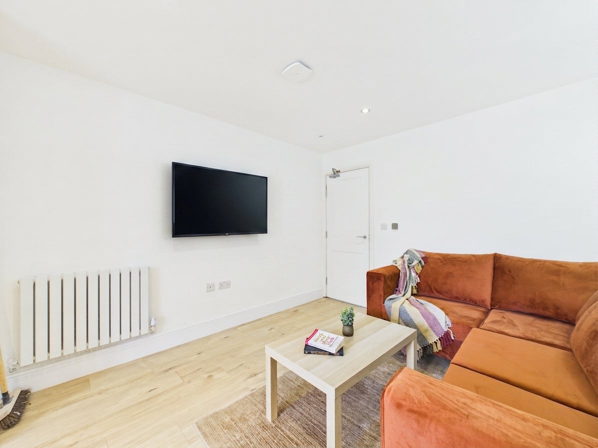 Room Tewkesbury Road in Gloucester