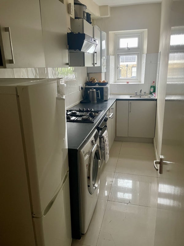 Room Westbourne Park Road in City of Westminster