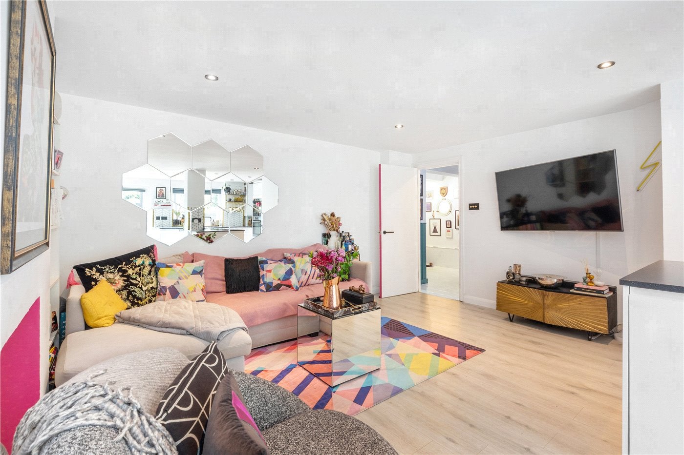 Flat Dunsmure Road in Greater London