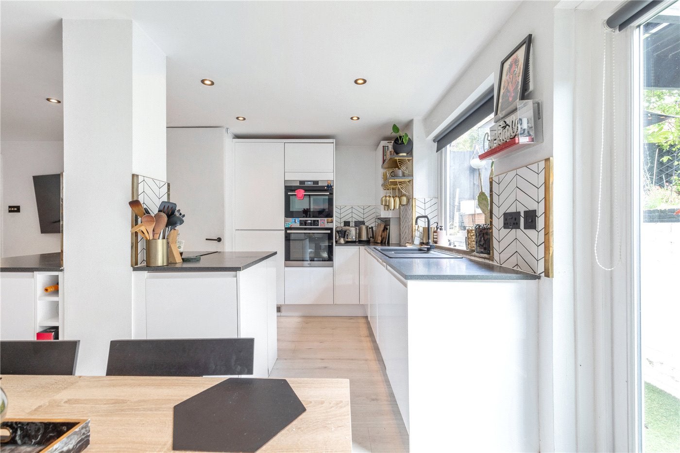 Flat Dunsmure Road in Greater London