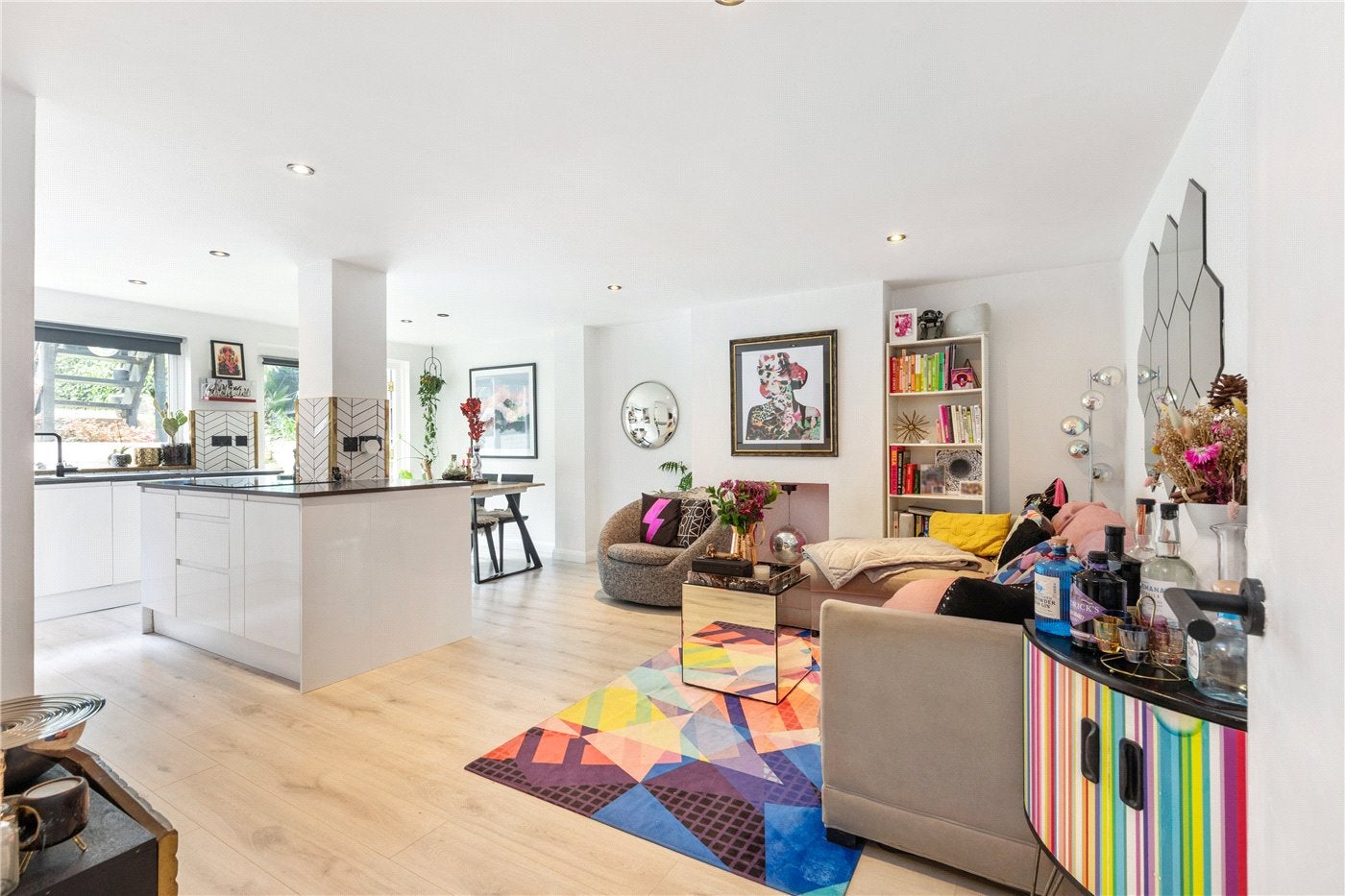 Flat Dunsmure Road in Greater London