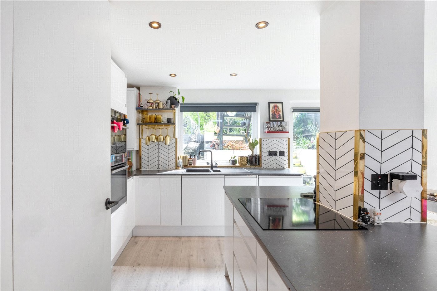 Flat Dunsmure Road in Greater London