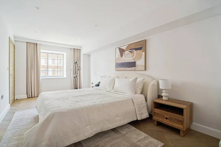 Flat Kensington High Street in Greater London