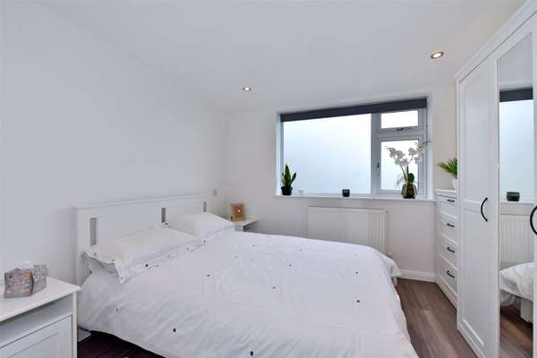 Room Meadow View in Marlow Bottom